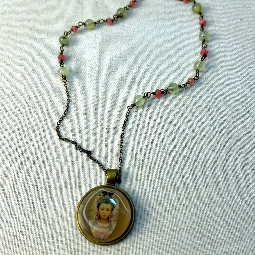 Delicate Kwan Yin Agate Beaded Necklace with Pendant